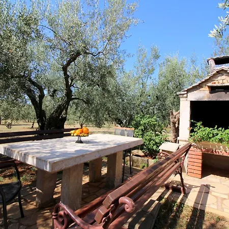 Jakomina 2 Mit Garten In Strandnaehe * Porec